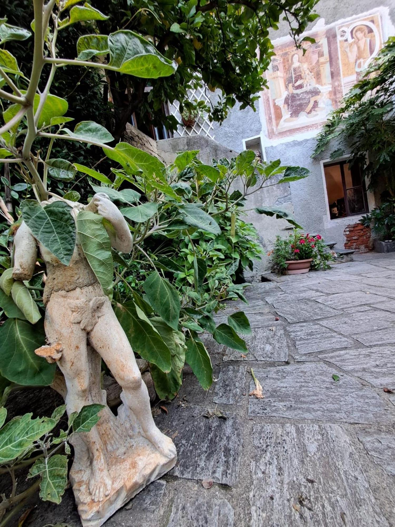 לינה וארוחת בוקר Castelveccana Nonna Anita מראה חיצוני תמונה